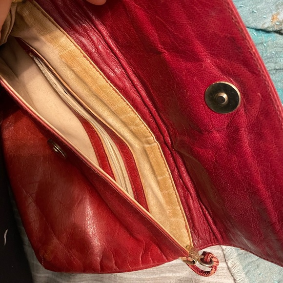 VINTAGE RED LEATHER PURSE - Picture 2 of 3